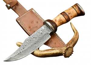 Cuchillo utilitario de exterior hecho a mano con acero de Damasco, mango de madera de olivo y funda de cuero. - Product Image 5