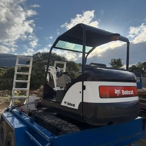 Mini-excavatrice Bobcat E17 puissante, dotée de commandes fluides, d'une taille compacte, d'une forte capacité de creusement et d'un excellent rendement sur chantier. - Product Image 1