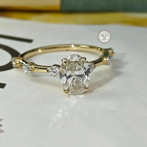 Anillo de compromiso ovalado con diamante de laboratorio de 3.30 quilates con engaste de puntas, joyería de oro macizo de 14k, anillo de fiesta - Product Image 1