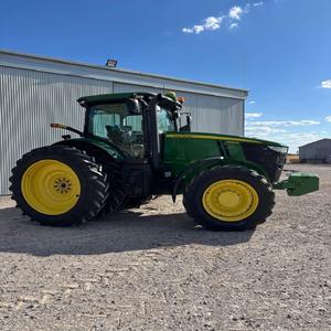 ซื้อรถแทรกเตอร์ John Deere 7200R 4WD 230 แรงม้า พร้อมปั๊มประสิทธิภาพสูงและระบบเกียร์เพื่อประสิทธิภาพการทำงานในฟาร์ม - Product Image 5