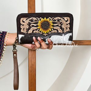 Cartera de Cuero Genuino de Vaca Hecha a Mano Personalizada con Diseño de Girasol y Correa de Muñeca, Bolso de Mano Vintage de Cuero Grabado a Mano para Mujer - Product Image 1