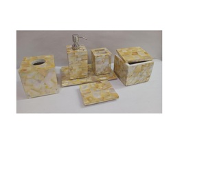 ชุดอุปกรณ์ห้องน้ำลายมุกสุดหรู ดีไซน์สวยงามพร้อมความใส่ใจในรายละเอียด - Product Image 3