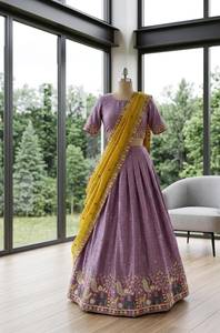 Ensemble prêt-à-porter en soie Lehenga, entièrement brodé avec des motifs complexes d'éléphants et de paons en fil doré, par un créateur. - Product Image 5