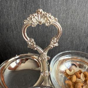 Elegante Porta Chocolates y Frutos Secos Plateado en Plata de Ley con Tres Compartimentos, Ideal para Eventos Festivos y Reuniones - Product Image 4