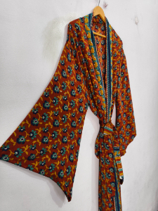Kimono de Seda Bridal, Túnica Larga para Dormir, Cubre Traje de Baño, Hecho a Mano en India, Kimono de Sari de Seda Reciclada Vintage - Product Image 5