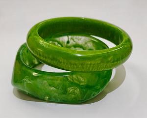 Contemporary Chunky Resin Bangle <b>Bracelet</b> with Bold Design <b>for</b> <b>Women</b> Statement Jewelry - Product Image 1