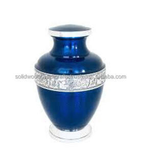 Urnes funéraires décoratives en laiton faites à la main pour hommes et femmes - Product Image 4