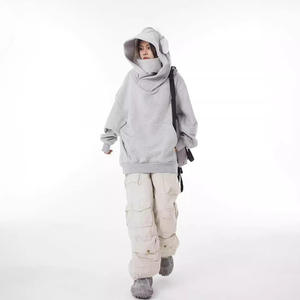 Survêtements personnalisés pour femmes, grammage lourd 500 GSM 350 GSM, en molleton polyester/coton, avec broderie, comprenant un sweat à capuche oversize et un short - Product Image 2