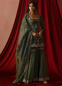 Ensemble de robe Sharara en soie brodée verte Zari pour femmes, tenue de cérémonie de mariage pakistanaise - Product Image 2