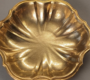 Cuenco Acanalado Vintage Chapado en Oro con Borde Festoneado, Plato de Centro de Mesa y Bandeja para Frutas, de Metal Dorado Pulido - Product Image 3