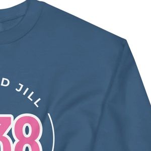 เสื้อสเวตเชิ้ตคอกลมสีชมพูสำหรับทุกเพศ ยี่ห้อ Jack and Jill พร้อมตราสัญลักษณ์วงกลม JJ ปี 1938 เนื้อผ้านุ่มสบาย แขนยาว เสื้อผ้าขายส่ง - Product Image 6