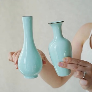 Ensemble de vases en céramique de luxe avec glaçure verte dégradée, silhouette élégante et haute, parfait pour la décoration moderne du salon - Product Image 6
