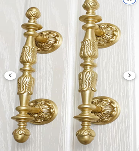 Detallado golpeador de puerta antiguo con cabeza de león en latón. Pomo de puerta de alta calidad, disponible a precios de mayorista. - Product Image 6