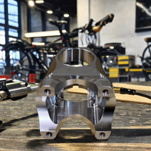 ส้อมไหล่คู่ CNC แบบสากล DH Enduro Riser ก้านจักรยานติดโดยตรง ก้านดาวน์ฮิลล์แบบกําหนดเองสําหรับจักรยาน - Product Image 1