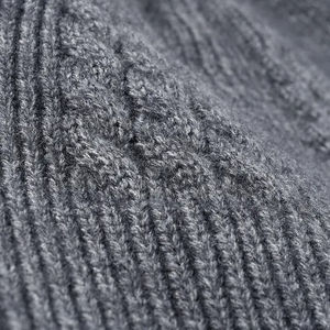 Bonnets en tricot jacquard personnalisés en acrylique pour adultes unisexes - élégants, chauds, décorés de strass, décontractés, pour l'hiver et les activités de plein air - Product Image 5