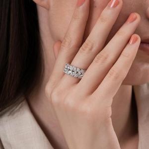 Anillo de eternidad de diamantes de corte marquesa de lujo en oro blanco, elegante anillo de boda para mujer, regalo de aniversario para ella. - Product Image 4