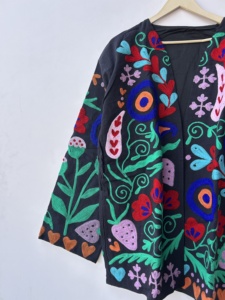 เสื้อคลุมกิโมโนปักลายซูซานีทำมือจากผ้าฝ้ายสำหรับผู้หญิง คอวี พร้อมเข็มขัด - Product Image 4