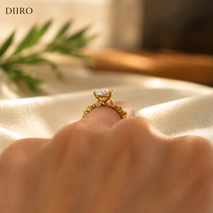 Bague de fiançailles romantique en moissanite avec diamant taille goutte d'eau, en or jaune 18 carats vermeil, sertie à griffes - Product Image 6