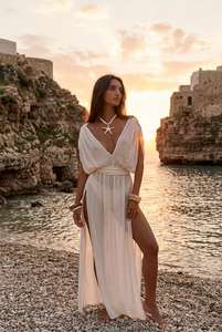 Robe longue de plage blanche transparente exquise, coupe éthérée, décolleté plongeant en V, confectionnée en tissu léger et respirant - Product Image 2