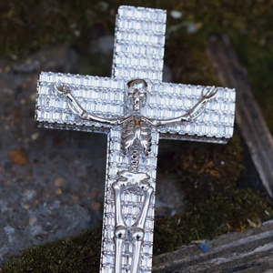 Pendentif Crâne 3D en Moissanite Argentée, serti de baguettes, 51 mm, Modèle PEN 004, Tons Jaune et Blanc, Bijou Hip Hop de Caractère - Product Image 6