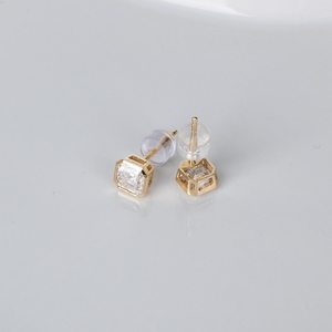 ต่างหูเพชรทรง Asscher ขนาด 1.01 กะรัต ผลิตในห้องปฏิบัติการ ประดับขอบแบบ Bezel ตัวเรือนทองคำ 18K เหมาะสำหรับโอกาสพิเศษ งานฉลองครบรอบ สำหรับคู่รัก - Product Image 2