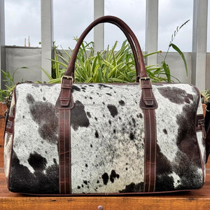 Sac de voyage en cuir de vachette pleine fleur véritable, personnalisé, avec poils, sac de week-end en cuir travaillé, sacs de voyage pour la nuit, unisexe - Product Image 5