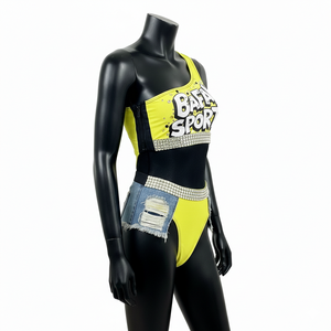 Traje de baño de lujo GSM de poliéster y spandex con un solo hombro, amarillo neón, negro, con paneles de malla y logotipo de diamantes de imitación para mujer. - Product Image 3