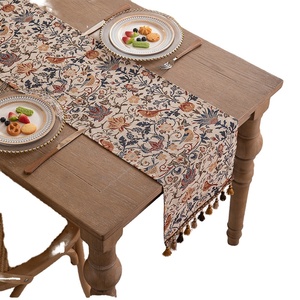 Chemin de table moderne minimaliste 100% coton - Motif brodé sophistiqué - Tissu de haute qualité pour une salle à manger élégante - Product Image 1