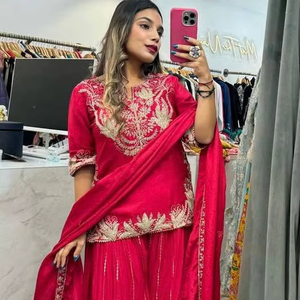 Conjunto Sharara de Diseño Exclusivo con Bordados Elaborados y Falda Acampanada - Product Image 1