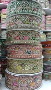 Accessoires vestimentaires : Tissus ethniques colorés, garnitures en dentelle GUIPURE, rubans métalliques pour ameublement, broderies en dentelle - Product Image 5