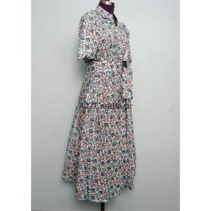 Robe midi florale Kangura pour femme, 100 % coton écologique, style Kangura, col en V, manches courtes, boutons décoratifs, lavable. - Product Image 5