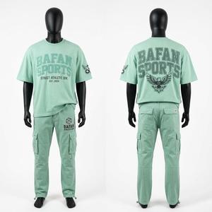 Conjunto de camiseta de algodón premium de 210 GSM y pantalones cargo para hombre, color menta, estilo urbano, con logotipo personalizado serigrafiado. - Product Image 3