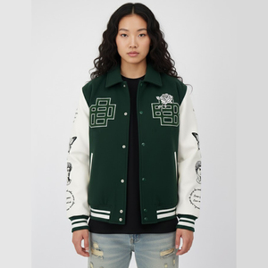 Chaqueta Varsity Verde Personalizada con Parche Bordado, Mangas Color Crema, Chaqueta Bomber Letterman Unisex - Product Image 6
