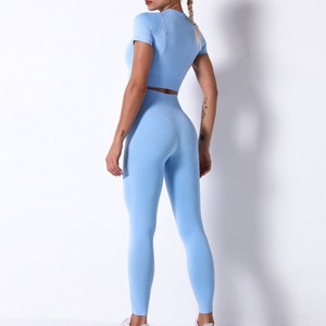 Conjunto de Yoga de 2 Piezas Azul Claro, Top Corto y Leggings Largos de Cintura Alta, Sin Costuras, Elásticos en 4 Direcciones, Spandex y Poliéster - Product Image 4