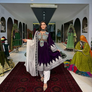 Robes afghanes Kuchi richement brodées avec dentelle afghane antique, magnifiques patchs antiques, robes afghanes Kuchi. - Product Image 2