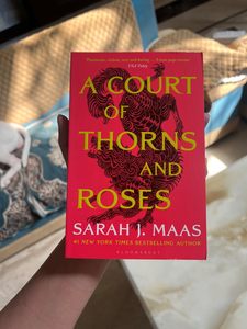 Cour de roses et d'épines de Sarah J. Maas, livre de fantasy et de romance en édition brochée - Product Image 3