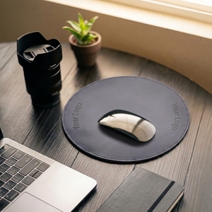 Tapis de souris rond en cuir de vachette lisse bleu marine uni, avec dos en suède véritable, surface de bureau circulaire, bord cousu lisse, tapis de bureau - Product Image 1