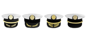 Casquettes classiques à visière, conçues pour les uniformes traditionnels, avec une visière haute et adaptées aux défilés. Casquettes à visière en vente. - Product Image 2