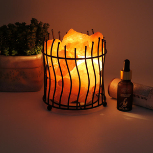 Lámpara de sal del Himalaya en forma de lágrima, tallada a mano, luz de mesa de sal rosa con interruptor regulador y base de madera - Product Image 5