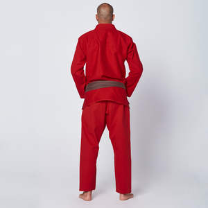 Traje de judo con refuerzos diseñado para soportar entrenamientos frecuentes, sesiones intensas y rendimiento a largo plazo en artes marciales, en venta. - Product Image 5