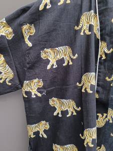 Bata Kimono de Algodón Suave y Transpirable para Mujer con Estampado Digital de Dibujos Animados Naaz Textile, Camisón de Verano Hecho a Mano ODM con Cuello en V Elástico - Product Image 3