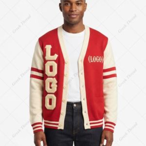 Cardigan tricoté bordeaux personnalisé pour fraternité, en chenille, col en V grec, broderie de lettres grecques KAP, 100 % acrylique respirant, pour homme, ODM - Product Image 1