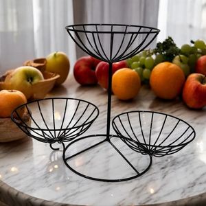 Panier à fruits carré en métal aux lignes modernes, idéal pour la décoration et le rangement minimaliste du comptoir de cuisine - Product Image 6
