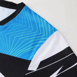 Ensemble uniforme de tennis pour hommes, blanc et bleu, imprimé géométrique, manches courtes, col en V, vêtements de sport en polyester anti-humidité pour adultes - Product Image 3