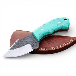 Cuchillo de Caza y Desollado de Acero al Carbono Hecho a Mano con Mango de Resina, Hoja Fija de Espiga Completa, DIY OEM, Funda de Cuero - Product Image 1