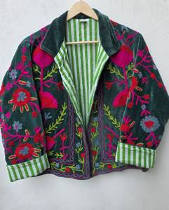 Chaqueta de terciopelo verde oscuro estilo vintage para mujer, bordada con flores, manga larga, cuello de solapa, estilo étnico bohemio, cálida para invierno, venta al por mayor - Product Image 3