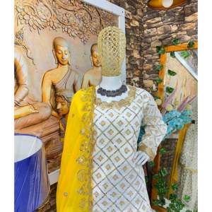Magnifique Salwar Kameez en polyester pour soirée, avec broderies, bas et dupatta assortis - Product Image 1