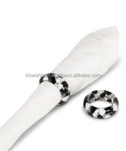 Anneaux de serviette en bois de luxe avec accessoires de table de conception populaire en résine de haute qualité pour mariage et fête - Product Image 6