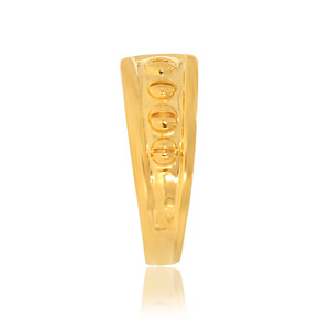 Bague de Luxe Dorée pour Homme, Large Bande avec Motif Ovale en Relief, Détails Géométriques Intricats, Bijou de Créateur - Product Image 3