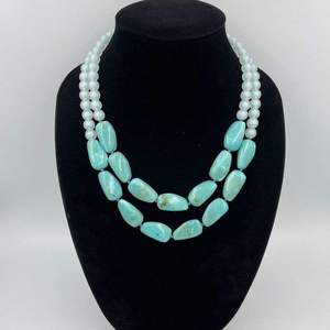 Collier élégant en résine perlée, bijoux faits à la main pour femmes avec des couleurs vives, accessoire parfait pour les occasions décontractées et festives - Product Image 2